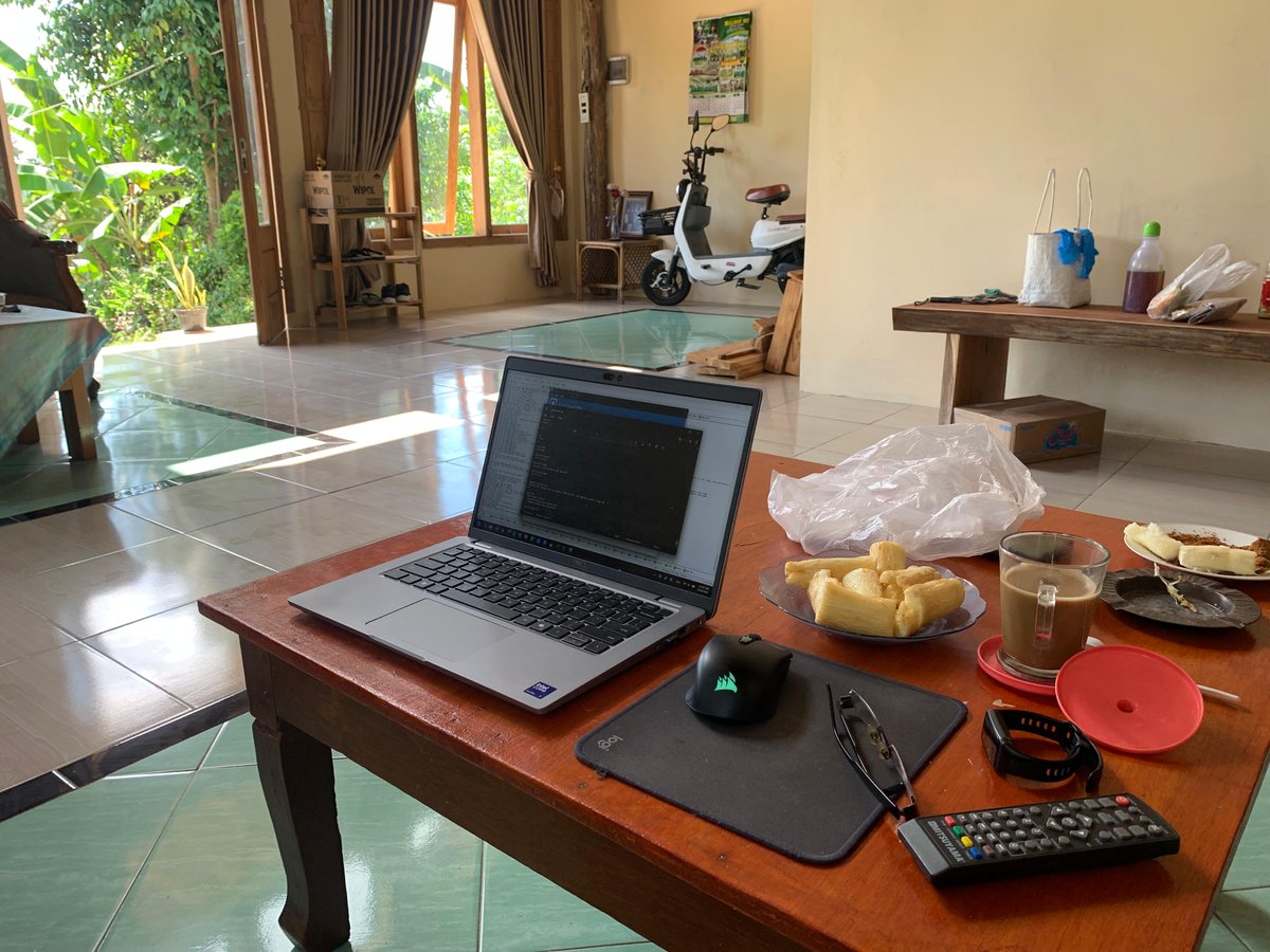 di rumah kampung halaman tempat menghabiskan masa kecil, koneksi internet 4G pakai HP sekarang sudah se-smooth ini.. padahal dulu awal ada HP (tahun 2000an), mau telpon SMS-an harus naik dulu ke kebon bukit belakang rumah sambil manjat pohon..