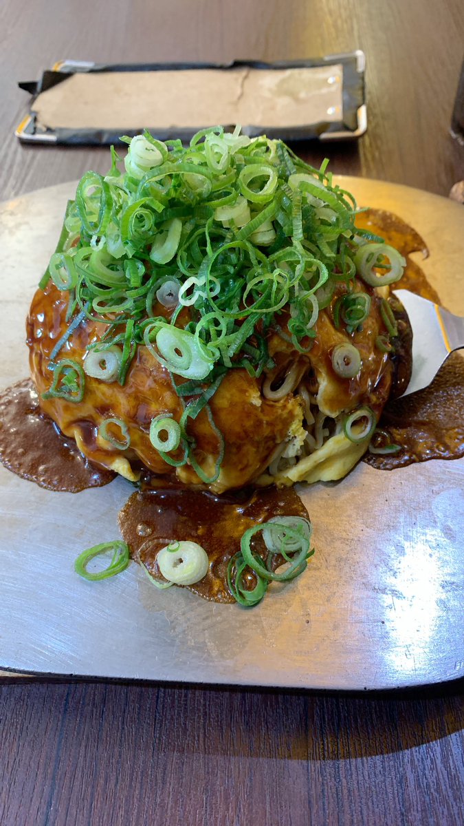 Andy20161101's tweet photo. 昨日のランチ

広島　電光石火

初の広島
初の広島焼き

店名の電光石火を頼んでみた⚡️

大葉が効いてて美味しい、足りないかなぁと思ってたけど大満足でした。

#電光石火 
#広島焼き https://t.co/APcK5pDZKo