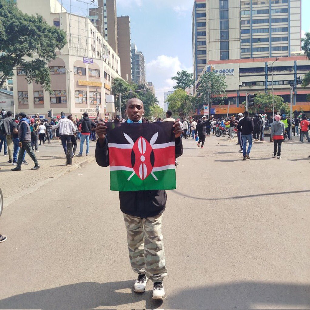 KayyyHope's tweet image. Sharing this again. Joseph is a bodaboda operator (pic 1) who was critical in assisting injured protestors as seen in pic 2. He was picked by cops in a Subaru at 1AM. Please let’s find him, his phone is off
#SiriNiNumbers #RutoMustGo @LawSocietyofKe @FaithOdhiambo8 @LarryMadowo