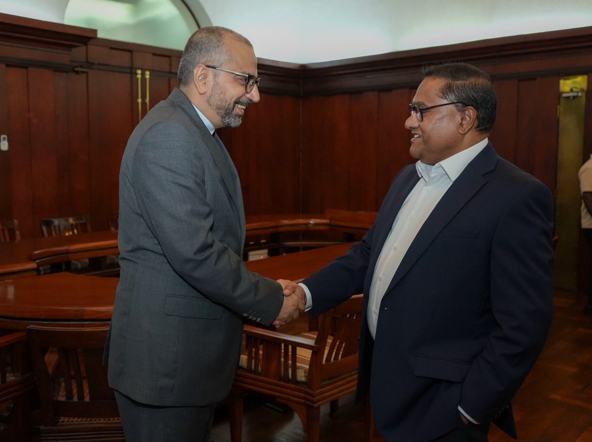 Vidiyallk's tweet image. Iran Ambassador to #lk briefed the latest situation in the region to Foreign Minister @HMVijithaHerath 

Minister also briefed on the measures taken by the SL government to ensure the safety of Sri Lankans residing in Iran, in light of the current situation. @IRANinSriLanka