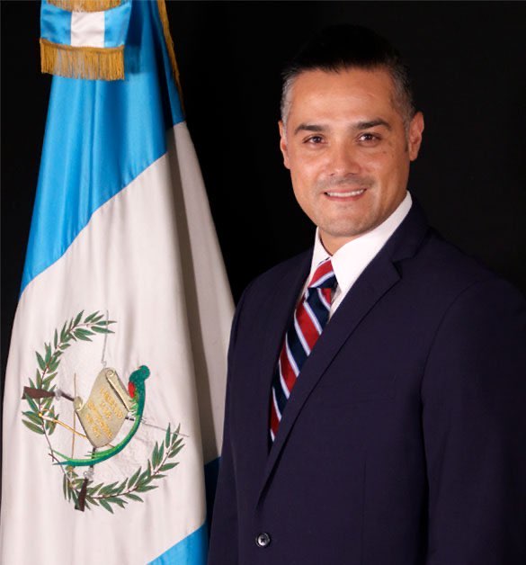 PrensaComunitar's tweet photo. #URGENTE 🚨📢 Giran orden de captura contra Luis Azmitia 

El Juzgado Segundo Pluripersonal de Paz Penal giró una orden de captura contra el exdiputado Luis Azmitia por el delito de negación de asistencia económica.

📸Congreso de la República https://t.co/SXijCT4aDH