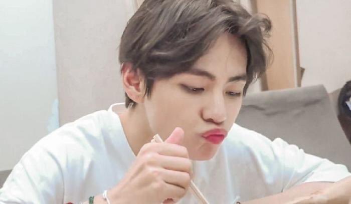 𝐭𝐡𝐯𝐚𝐧𝐭𝐞 태태★𝜗𝜚˚⋆ ⊙⊝⊜ tweet media