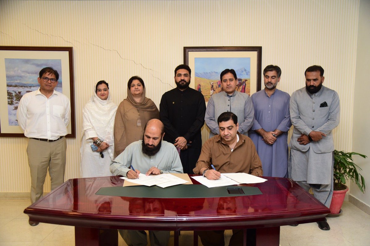 buitemslive's tweet photo. Exciting partnership! @BUITEMS signs MoU with @UNICEFPakistan & Health Education Cell to launch VOICE Club, empowering students to promote public health & climate awareness. #BUITEMS #VOICEClub #PublicHealth #ClimateAction https://t.co/adTWTkbLCq