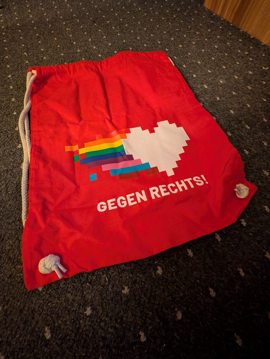 JustASmartie's tweet photo. #word ! Mehr muss man einfach auch gar nicht sagen.
#diversity #loveislove🌈 #proudofyourself #community @sub_verein
https://t.co/bg6CLpe7t7 https://t.co/HIyixXepFI