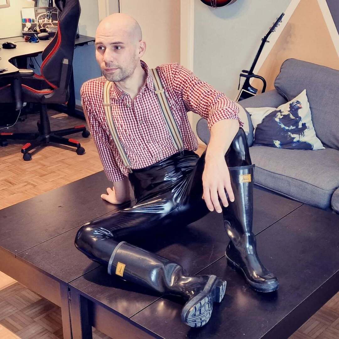 MickysFetWorld's tweet photo. Also working well #joules #rubberboots #welliesfetish #wellies #footwear #raingear #workgear #gear #gearfetish #workgearfetish #usedfetish #used #lycra #leggings #skintight #patent #suspenders #shiny #fetishlife https://t.co/jXQTRemZw7 https://t.co/A4PXJWGr4Z