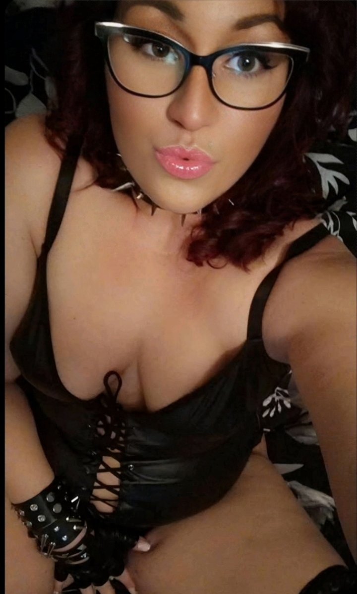 All you subs better get to voting for me 💅 won first few let's get the rest dream big hustle harder 
vip.covergirl.maxim.com/model/0WYjX