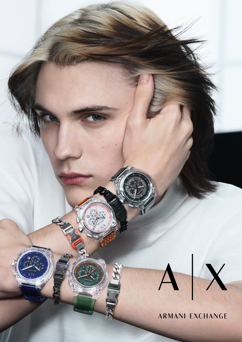 ARMANI_JAPAN's tweet photo. #ArmaniExchange
この夏、手元はもっと自由でいい！
A|X アルマーニ エクスチェンジから登場した新作ウォッチは、都会の空気に映える──軽やかに、タフに、自分らしさを刻む一本を
https://t.co/qapDJD2dQ7

#Axtime #AXss25
Credit: Thue Nørgaard https://t.co/KAMOx8LgBM