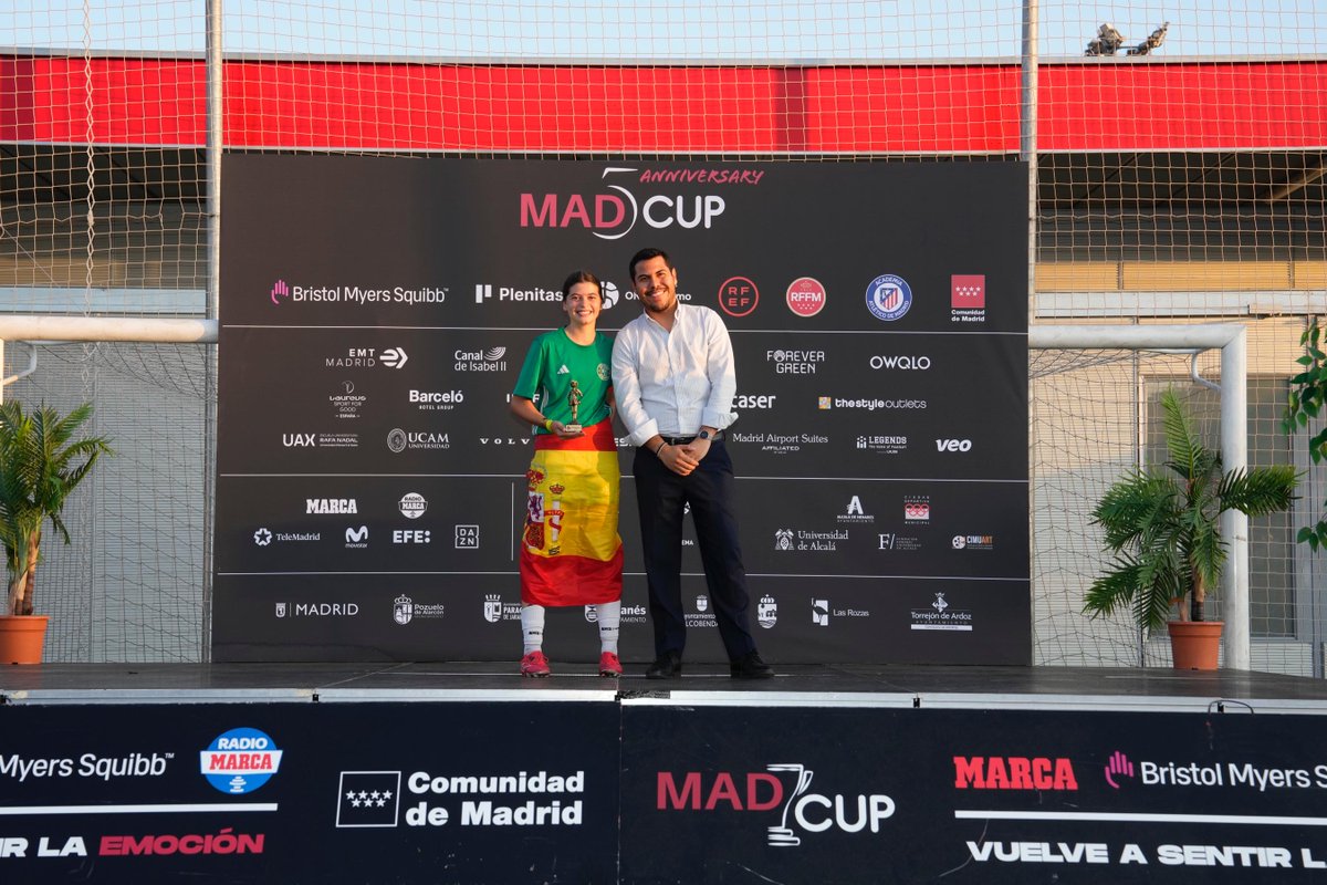 Categoría infantil G-14 F7:

🥇Equipo campeón: Pozuelo de Alarcón

🥈 Subcampeón: Elite Fut Academy

⚽️ MVP: Carlota de Vera Gómez

#MADCUPFOOTBALLMADRID2025