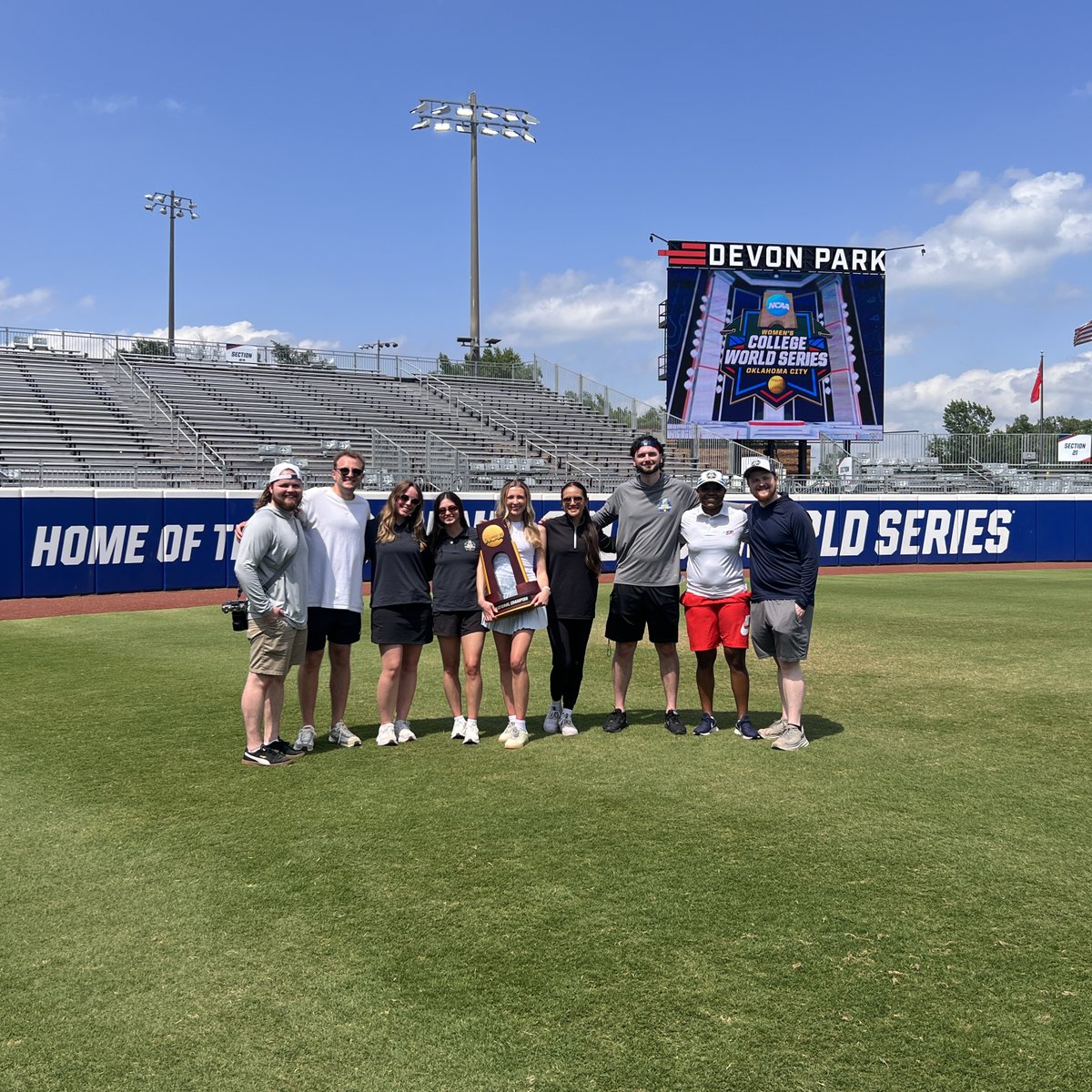 MartinKarah's tweet photo. Women’s College World Series year two! 🥎✅

It was an honor to lead this group! So proud of how all of our content came together.

Season start ➡️ Championship Finals:
5,616 Posts
39,577,931 Engagements
219,624,101 Video Views
569,430,743 Impressions
Net audience growth: 295,417 https://t.co/4KACZdXoSq