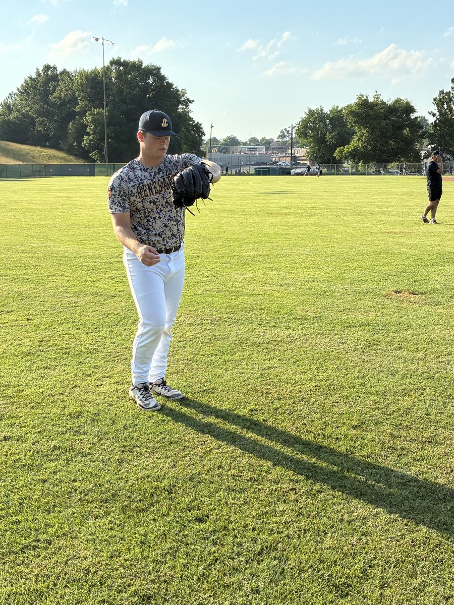 Jefferson City Renegades back on the home field tonight. Helias Catholic grad and Central Missouri pitcher, Sam Wyrick is getting his second start of the summer. ⁦<a href="/JC_Renegades/">JeffCityRenegades</a>⁩ ⁦<a href="/BaseballHelias/">Helias Baseball</a>⁩