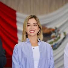 BRUNALDO61's tweet photo. La gobernadora @margarita_gs olvidando todo el concepto de paridad de género, que le permitido llegar a ser Titular del Ejecutivo, negocia con dueños del @panmorelos_ un acuerdo para que se vote desaparecer organismos autónomos y cerrar el paso a una mujer en Cuernavaca https://t.co/6DfMkxxcai