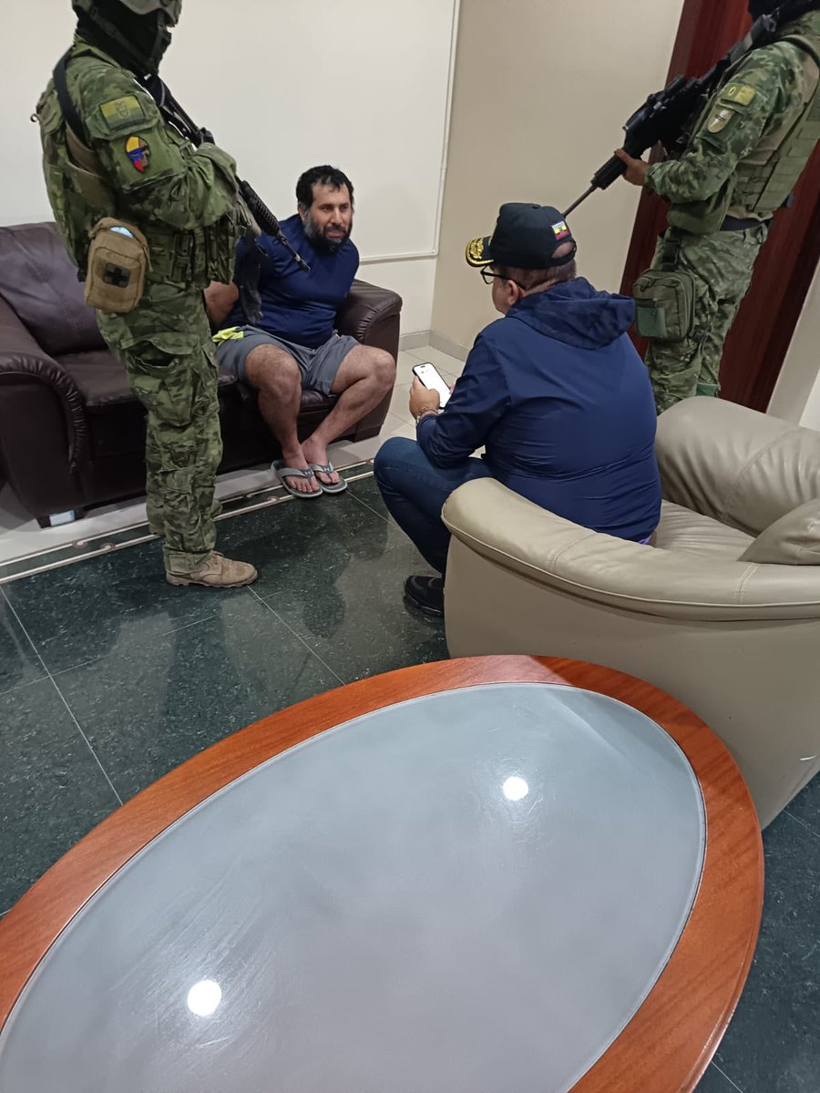 El Bloque de Seguridad más firme que nunca! Nuestras fuerzas del orden, con su impecable trabajo, lograron la captura de José Adolfo Macías Villamar, alias “Fito”. Nada ni nadie está por encima de la Ley! Seguimos trabajando