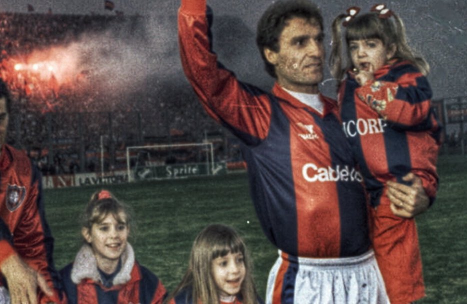 DebateSL's tweet image. “Quería jugar el Mundial 94 y vine para Argentina. #Basile me dijo; ¿dónde queres jugar? En #SanLorenzo le contesté. 

Me preguntó el motivo. Y le dije que ES MUY GRANDE, hace mucho que no sale campeón, tienen esa gente que gritan mucho aunque las cosas no salgan”. 

✍️ #Ruggeri