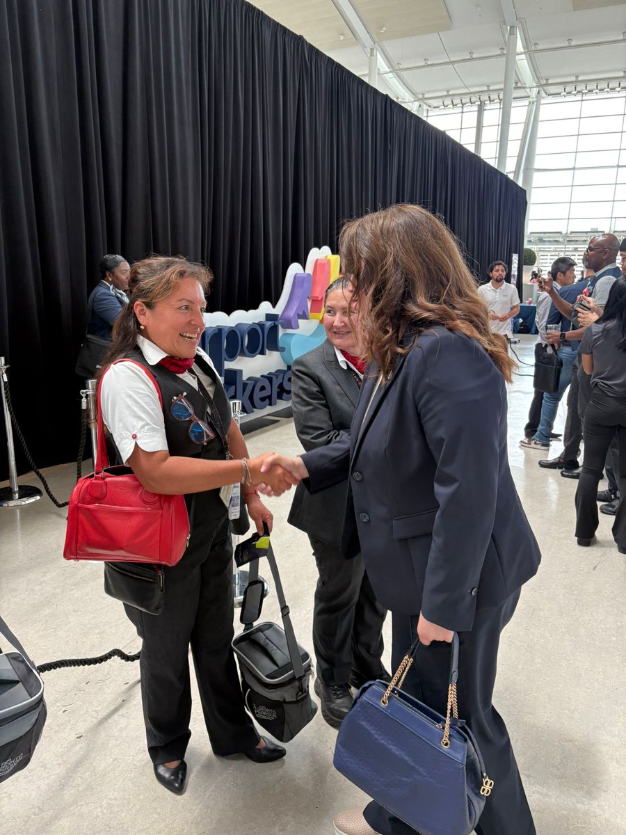 I am glad to have joined Secretary of State @Jzerucelli, Premier <a href="/fordnation/">Doug Ford</a>, and others from across all levels of government to celebrate airport workers' day at @torontopearson today.

It was especially interesting to hear frontline lessons from staff, border officers, and