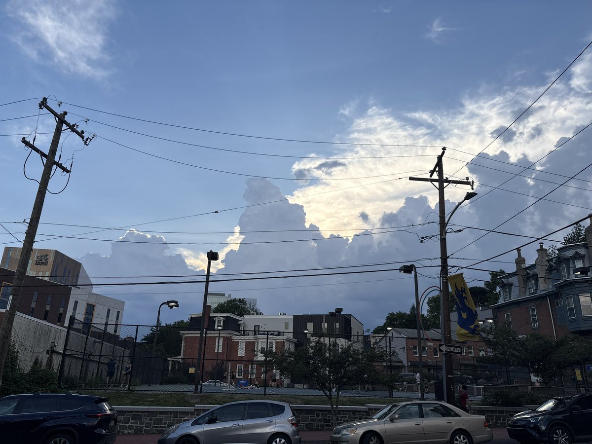 solacinderblock's tweet photo. @ryanhallyall view from philly! https://t.co/yXLErN82Pw