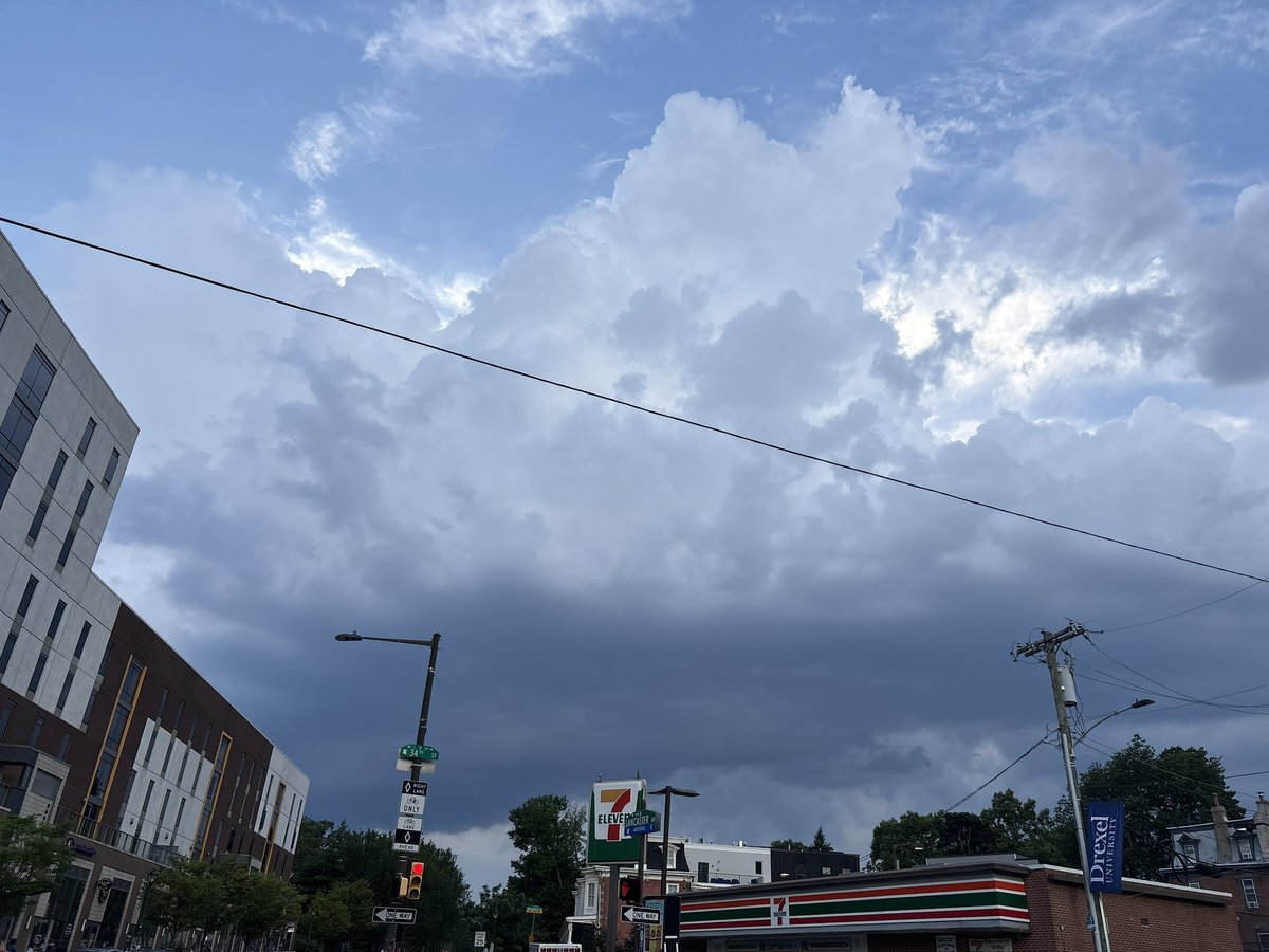solacinderblock's tweet photo. @ryanhallyall view from philly! https://t.co/yXLErN82Pw