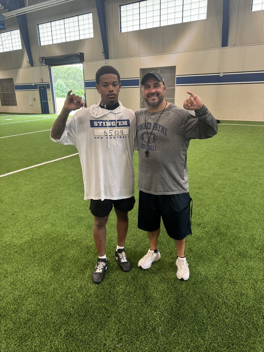 AustinHumber22's tweet image. After a great camp and conversation with @CoachSnyde I am blessed to receive my first offer to play football at the collegiate level from @HPUFootball!!
@CoachBeauTrahan
@CoachBrodyT
@TylerLegacyFB1