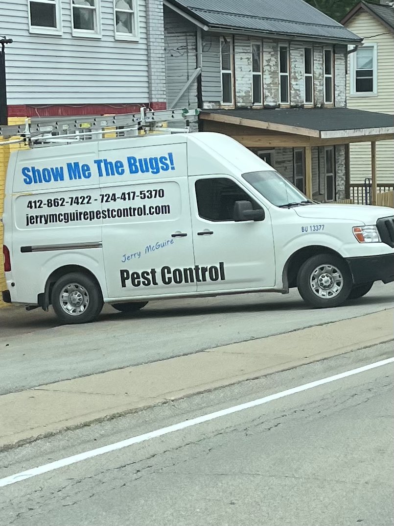 johndlukacs's tweet photo. Show me the bugs! 🐛 🐞 🐜 😂 Only in the greater Pittsburgh area do you find this kind of advertising genius.  Rod Tidwell gives Jerry McGuire pest control a 5-star review.  #yinzers #Pittsburgh #bugs #youcompleteme https://t.co/3gNMleVbKG