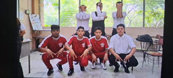 Noticiero El Salvador 🇸🇻 (@noticieroslv) on Twitter photo El <a href="/FiscalGeneralSV/">Rodolfo Delgado</a>, Rodolfo Delgado, informa que han continuado los allanamientos en institutos públicos del país, con los que se ha logrado la captura de varios adolescentes que pretendían formar una pandilla.
"Se ha logrado incautar prueba suficiente, de sus comportamientos El <a href="/FiscalGeneralSV/">Rodolfo Delgado</a>, Rodolfo Delgado, informa que han continuado los allanamientos en institutos públicos del país, con los que se ha logrado la captura de varios adolescentes que pretendían formar una pandilla.
"Se ha logrado incautar prueba suficiente, de sus comportamientos