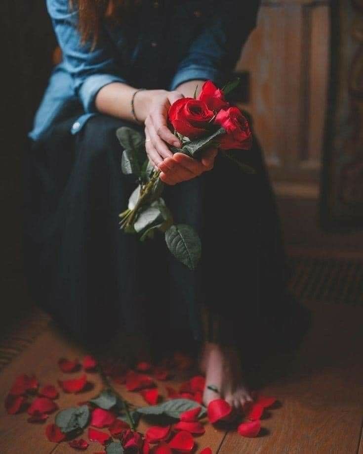 Tajalli_ah's tweet photo. 1447

"حظ من جته الليالي مثل ما كان يتمنّا
ماحْذفَته احلام عمره في دهاليز العوايق

يا معين اللي يبي عونه على الايام عنّا
السنين تمر من قدامنا مثل الدقايق

كنّهم عقب إرحلو شالو ليال الأُنس عنّا
الخواطر لك عليها، والزمن ماهوب رايق" https://t.co/xI6rxhJVth