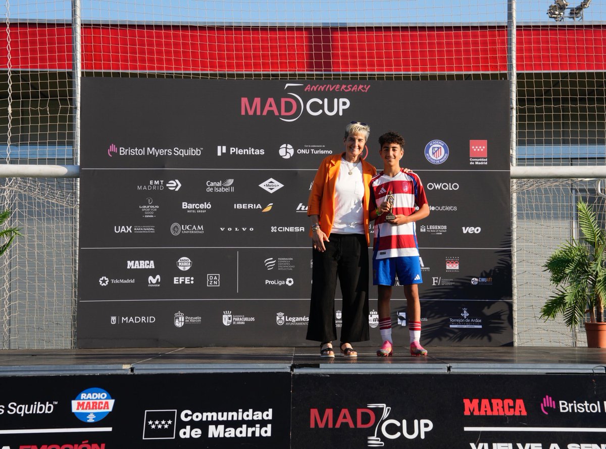 Categoría infantil B-13:

🥇Equipo campeón: Granada CF

🥈 Subcampeón: Rayo Vallecano

⚽️ MVP: Louday Chellaf Baali 

#MADCUPFOOTBALLMADRID2025