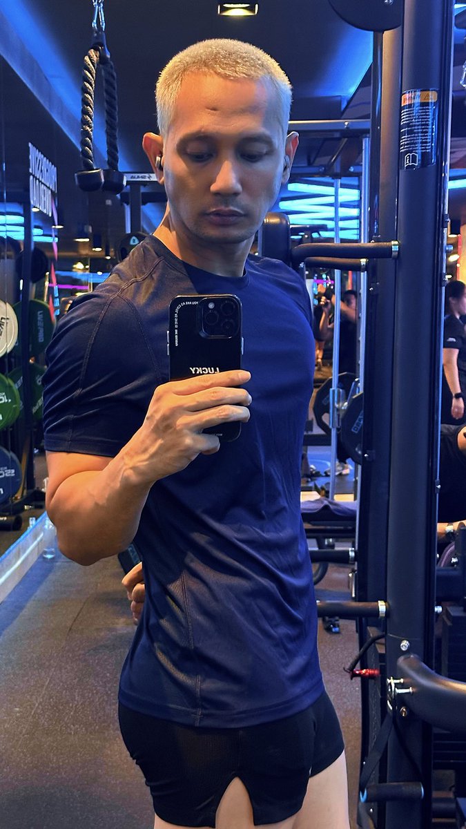 Sarcopa1's tweet photo. Gym biar apa sih ? Biar sexy kalo lagi naked …… https://t.co/TIqEQrK7yN