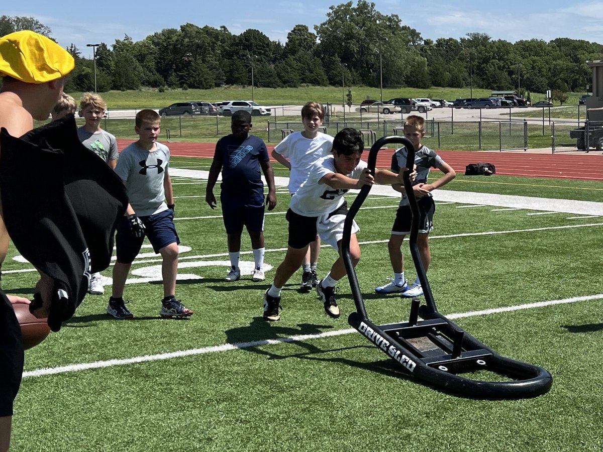 HawksDLine's tweet image. 8th Graders brought the energy and the POWER today!!!
🦾😎