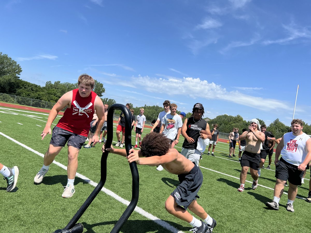 HawksDLine's tweet image. 8th Graders brought the energy and the POWER today!!!
🦾😎