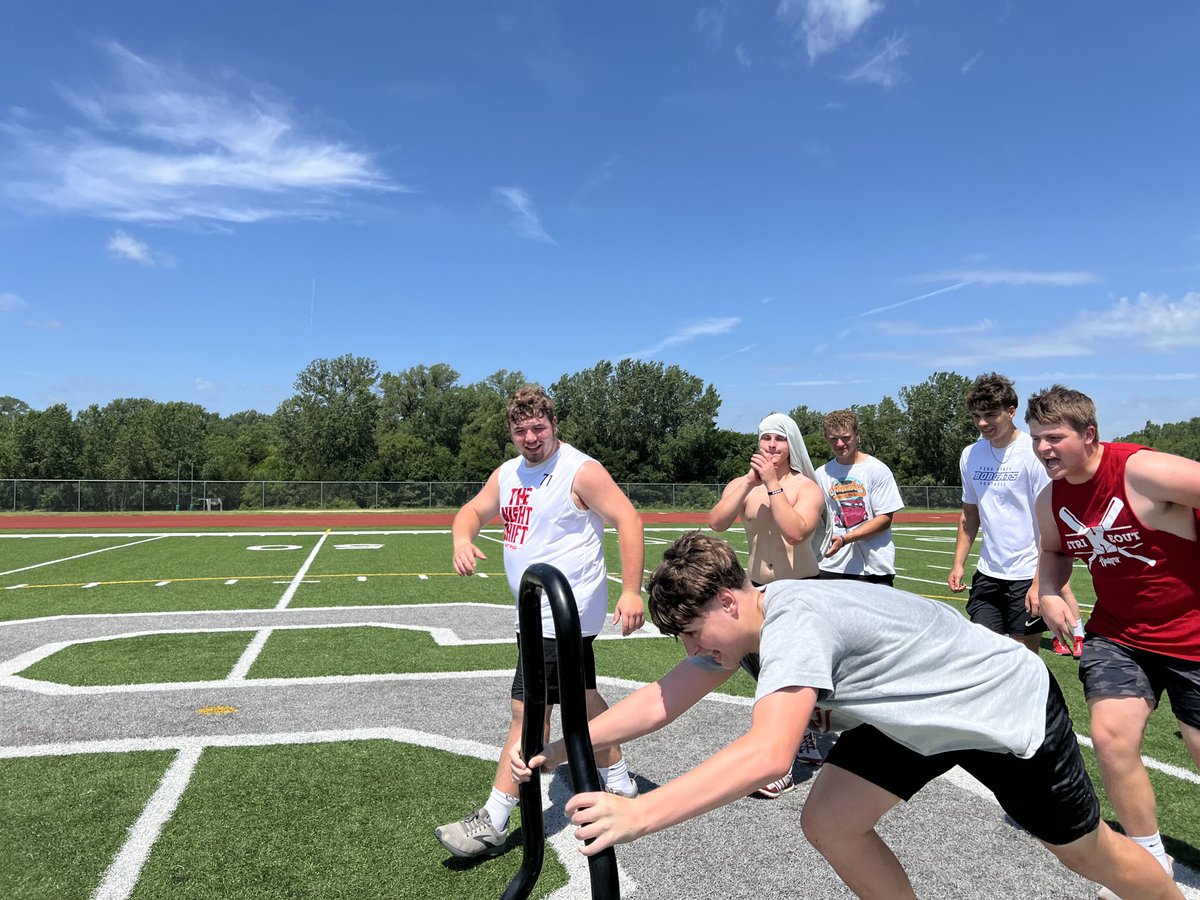 HawksDLine's tweet image. 8th Graders brought the energy and the POWER today!!!
🦾😎