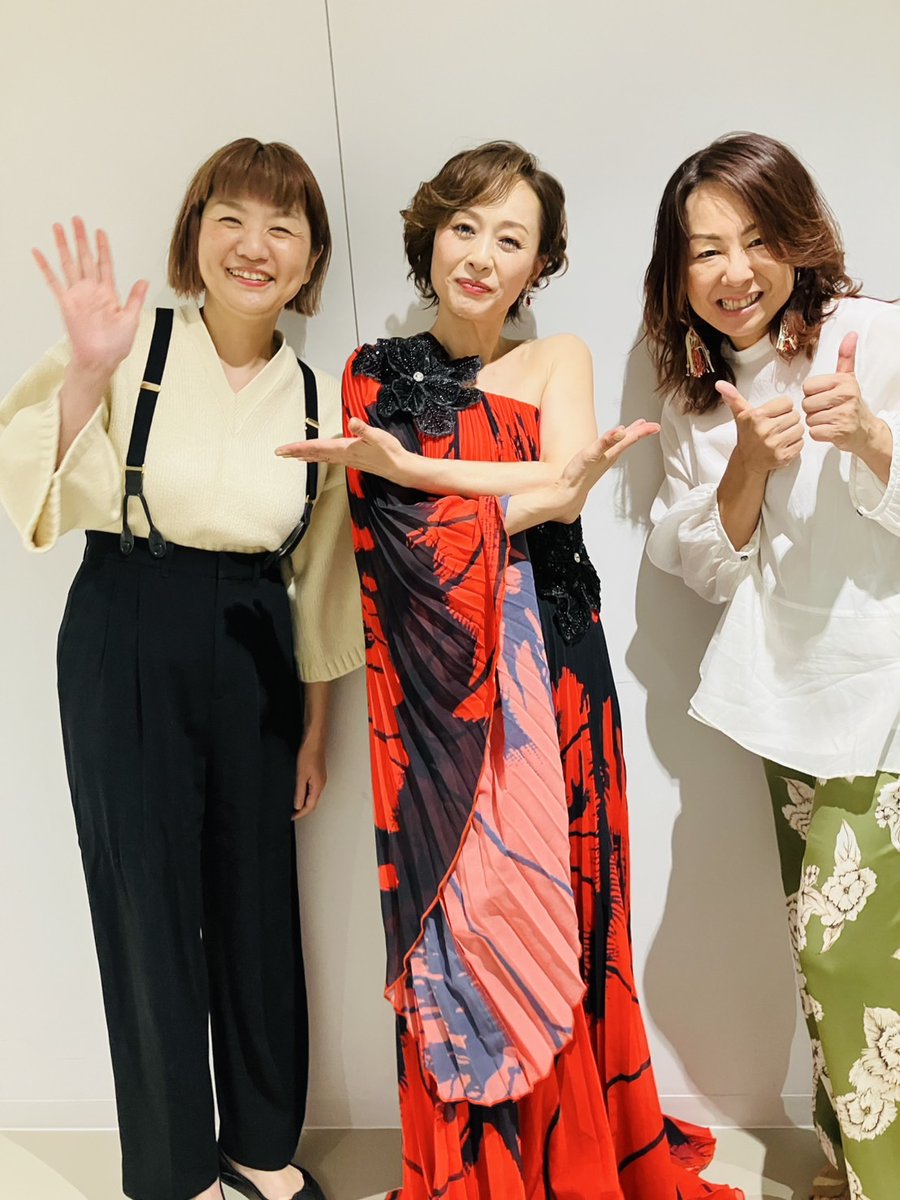 UtagokoroRie's tweet photo. 6/25 せたがやイーグレットホール 30th Anniversary and birthday concert ご来場ありがとうございました🥰
https://t.co/q9xLIcCejA
#歌心りえ #우타고코로리에
#September #Qoonie #piano #chorus
#momo #chello
#斎藤アリア #piano
#hanna #guitar
#鉄井孝司 #bass
#脇山広介 #drum https://t.co/MyQDhK7Iy9