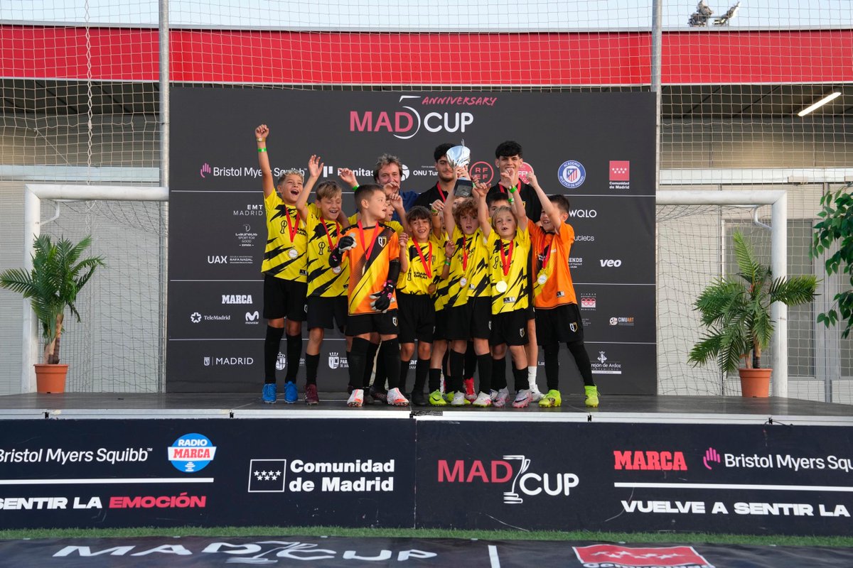 Categoría prebenjamín U-8:

🥇Equipo campeón: Atlético de Madrid A

🥈 Subcampeón: BCN Junior A

⚽️ MVP: 9 Lorenzo Esteve

#MADCUPFOOTBALLMADRID2025