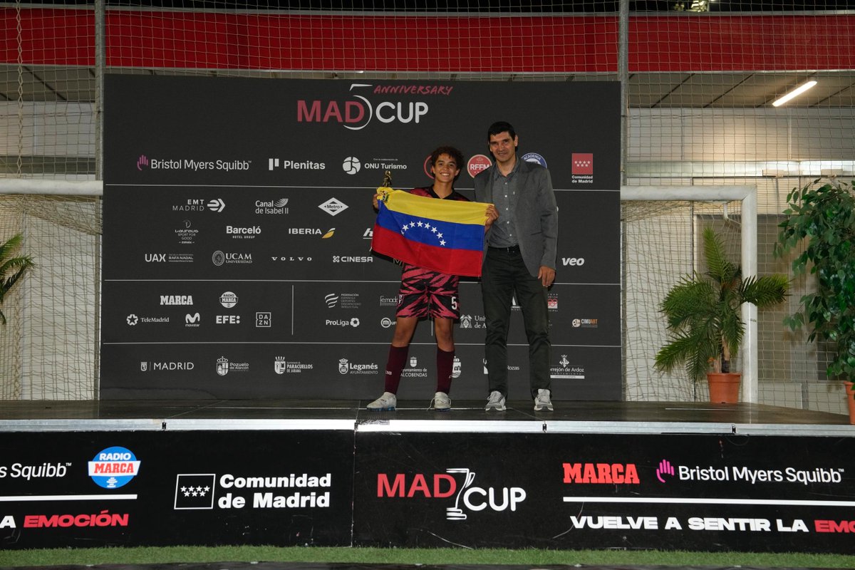 Categoría alevín B-12:

🥇Equipo campeón: C10 Venezuela 

🥈 Subcampeón: Baix Llobregat Selection

⚽️ MVP: Fabricio Javier Griman Lameda 

#MADCUPFOOTBALLMADRID2025