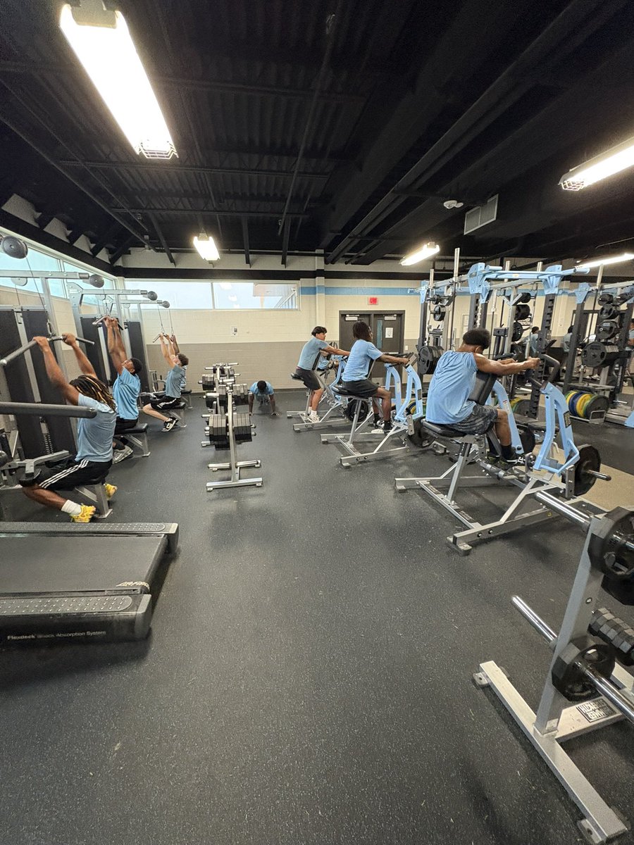 ASeguinTrack's tweet image. Through June we are averaging 54 Track student athletes daily for Summer Strength and Conditioning. Proud of the hard work our student athletes are putting in! #SeguinNation #Southside #BiggerThanMe @coachjoegordon @blin_jr @JuanSeguinHS @AISD_ATH