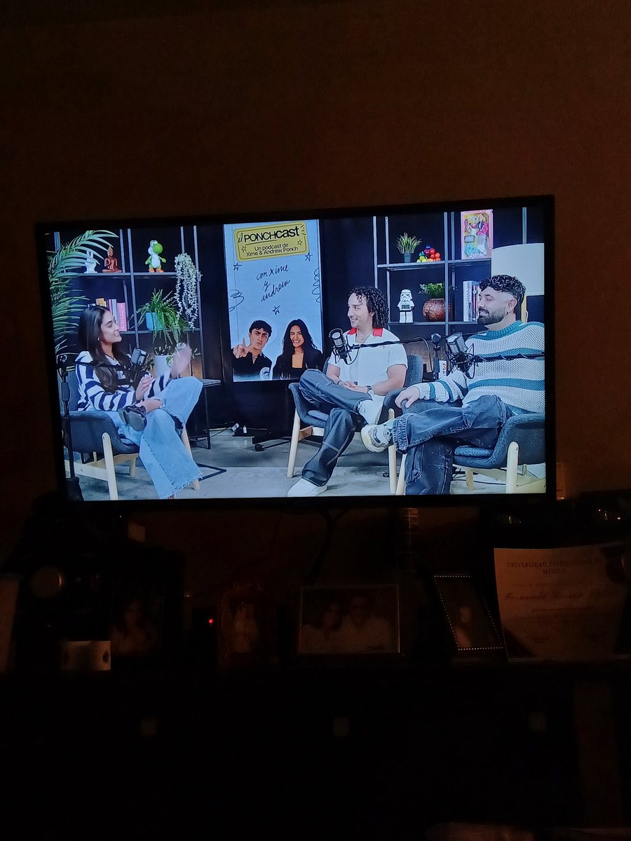 felicidad es estar viendo el podcast con un café en manooooo, extrañaba esto <a href="/LosRules/">RULÉS</a>