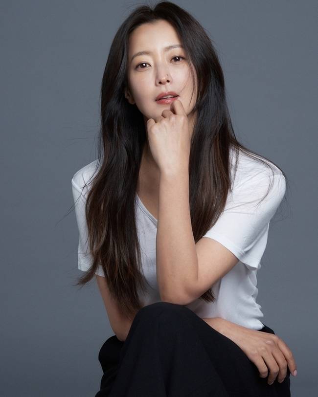 kdramacasting's tweet image. #KimHeeSun #JinSeoYeon and #HanHyeJin officially confirmed to lead TV Chosun new drama &amp;lt;#ThereIsNoNextLife&amp;gt;, it's a comic coming-of-age story about three friends in their forties, exhausted from repeating the same daily routine, struggling with the grind of raising children and a