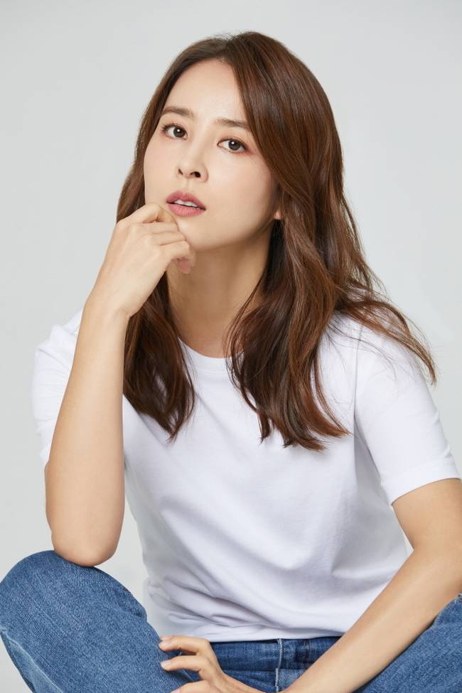 kdramacasting's tweet image. #KimHeeSun #JinSeoYeon and #HanHyeJin officially confirmed to lead TV Chosun new drama &amp;lt;#ThereIsNoNextLife&amp;gt;, it's a comic coming-of-age story about three friends in their forties, exhausted from repeating the same daily routine, struggling with the grind of raising children and a