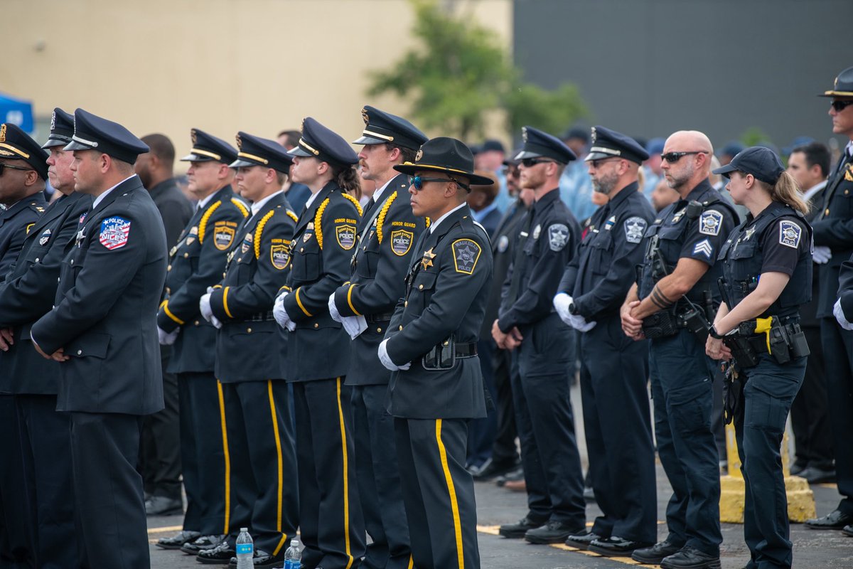 Chicago_Police's tweet photo. The Chicago Police Department is grateful for the outpouring of support during this time. Thank you to everyone across the country who has offered support as we grieve the loss of Police Officer Krystal Rivera. https://t.co/XawP6GXY8Z