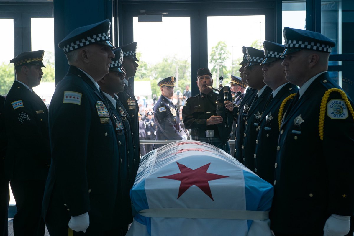 Chicago_Police's tweet photo. The Chicago Police Department is grateful for the outpouring of support during this time. Thank you to everyone across the country who has offered support as we grieve the loss of Police Officer Krystal Rivera. https://t.co/XawP6GXY8Z