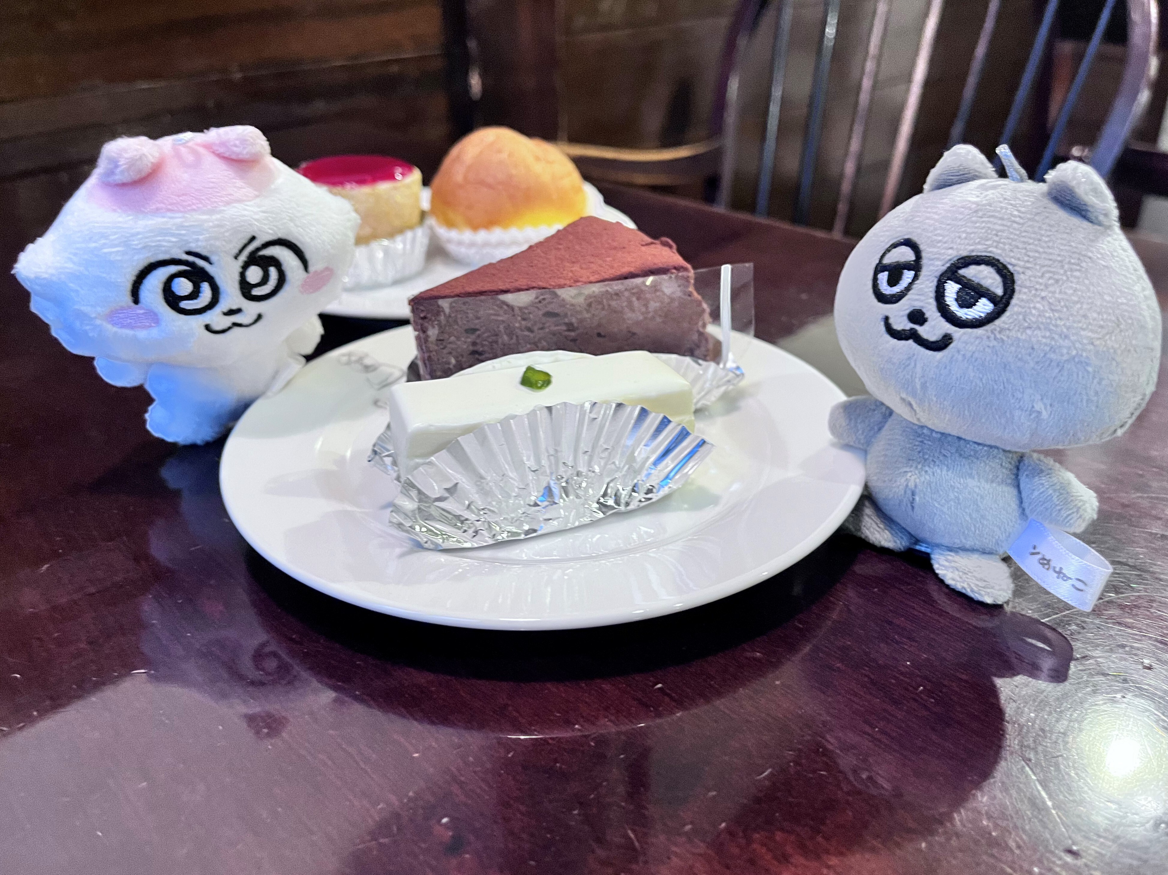ンめねこ うすくろ 20cm ぬいぐるみ しりとも