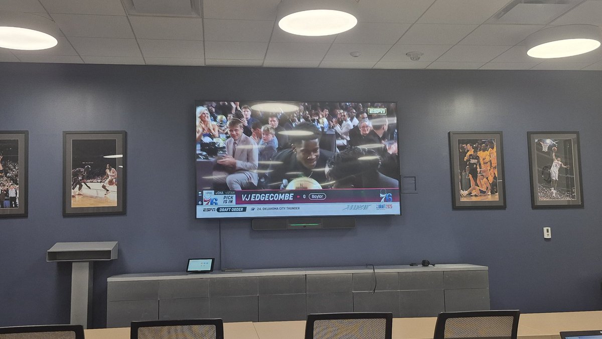 efrayz's tweet photo. The Sixers pick VJ Edgecombe with the third pick. Live at the Sixers headquarters to cover the draft https://t.co/SMX32zBMm8