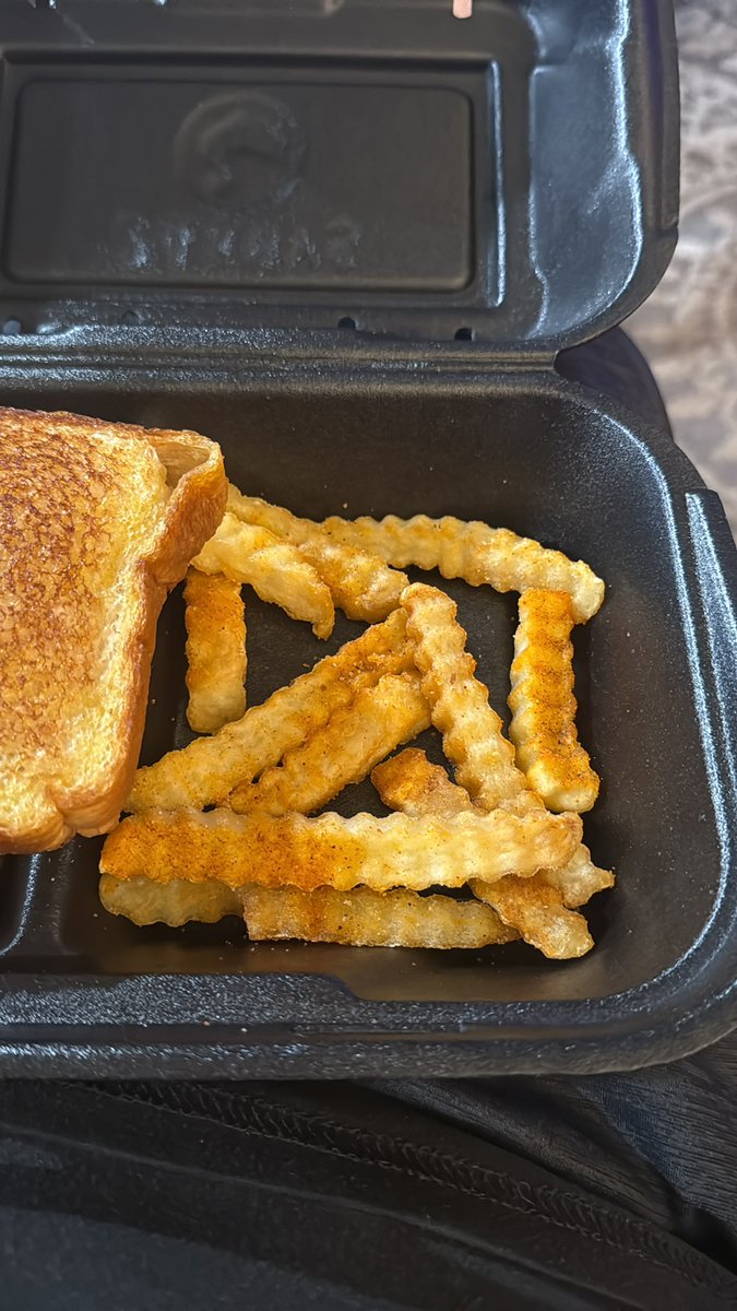 Learell's tweet photo. @Zaxbys gonna give me this many fries, and cold. https://t.co/QhcCmVk2tN