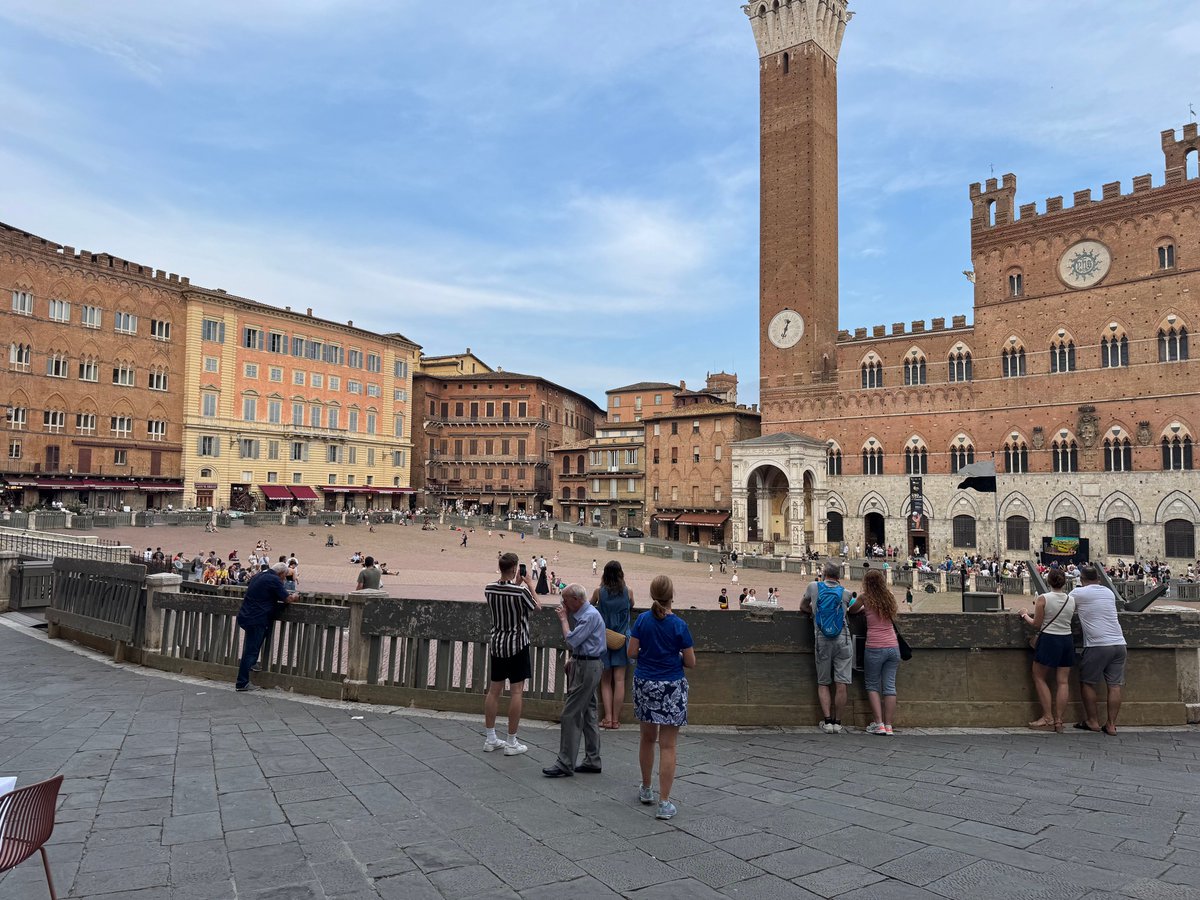 2TallTom's tweet image. #IlCampo #Siena #Tuscany

The center of town.
And life revolves around it.
Come have a coffee.

#haiku #travel #cruise #rivercruise  #ABD #Disney  #DCL #follow #Azamara #AmaWaterways #VirginVoyages
linktr.ee/2talltom