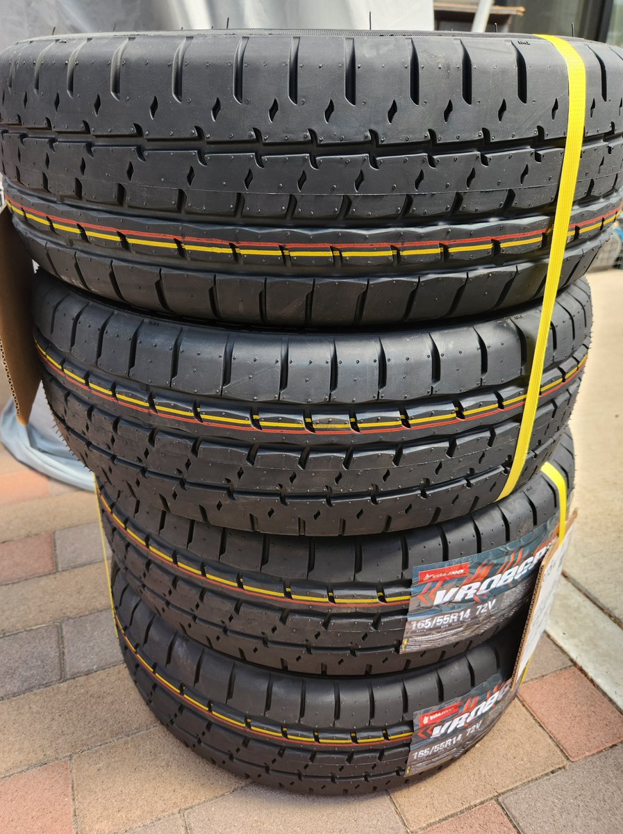 eightlien's tweet photo. なんだろうこの黒い物体は(すっとぼけ
ということで、VALINOのVR08GP SPORTの軽サイズ版
楽しみだがや
TW300なのでもちろん超ハイグリじゃないだろう
でも18インチで乗り心地とほどよいグリップは体感済み
コレが軽サイズになったら?と今からワクワク
#VALINO
#VR08GP https://t.co/XCtZ1KIOHm