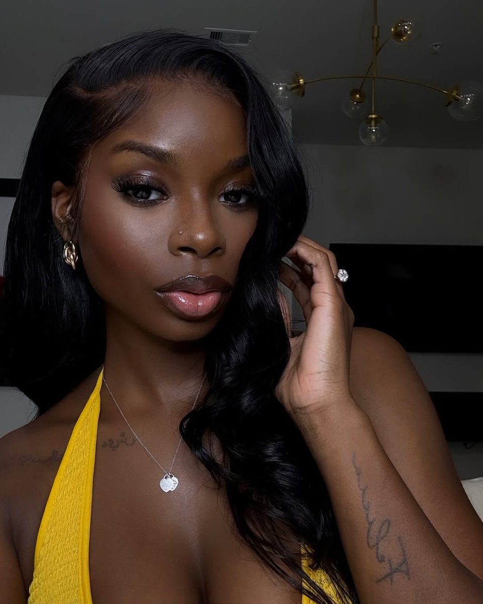 Hey y'all😋i need new friends so consider this as a interaction call. I promise I'm a sweetheart🥹🥹