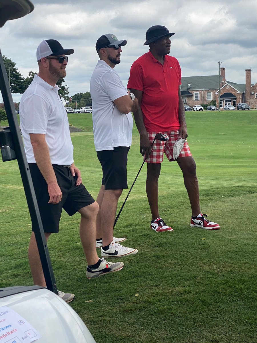 adamsabol_'s tweet photo. @darrenrovell You mean noted @drinkkickstand fan, Ron Harper? https://t.co/XuoUKFYrsD