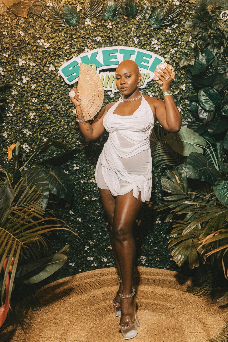 Glowella Black-Fineapple tweet media