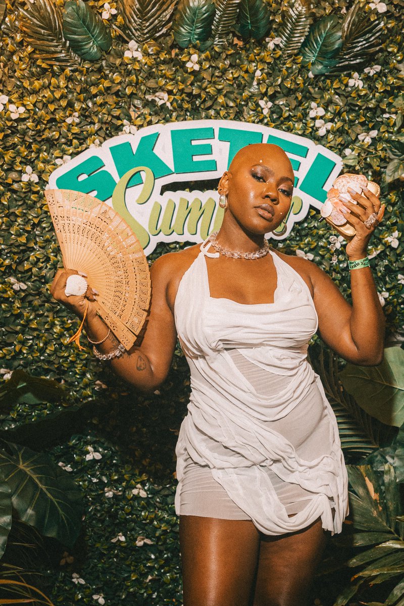 Glowella Black-Fineapple tweet media