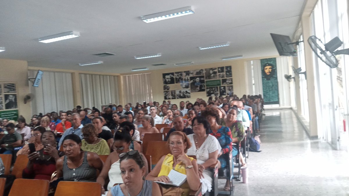 En horas de la tarde <a href="/AlbertoLopezcu/">Alberto López Díaz</a> intercambió con los juristas del Sistema <a href="/minalcuba/">Ministerio de la Industria Alimentaria de Cuba</a> , reflexionó sobre las prioridades del sector , las complejidades reales y la necesidad de trabajar unidos en la búsqueda de soluciones que permitan revertir realidades.
#AgroalimPorCuba 🇨🇺