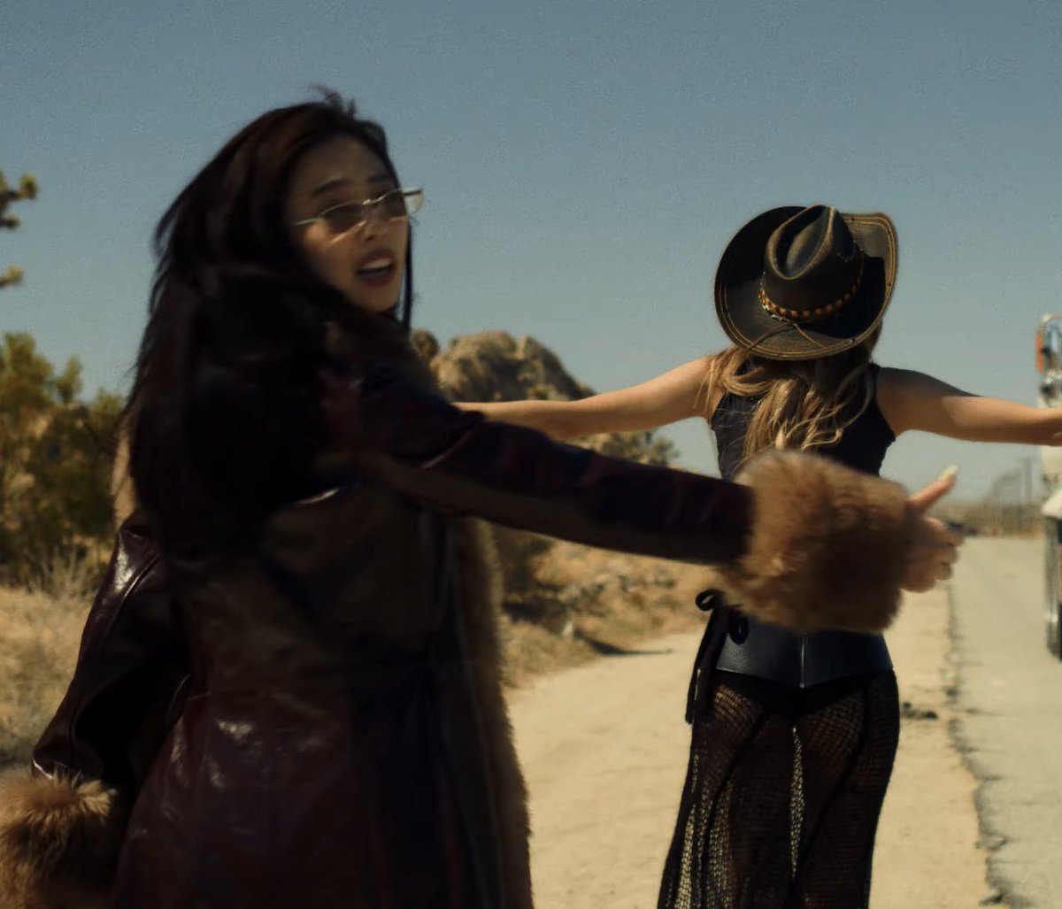 my jenlisa😭😭😭 #blackpink_deadline