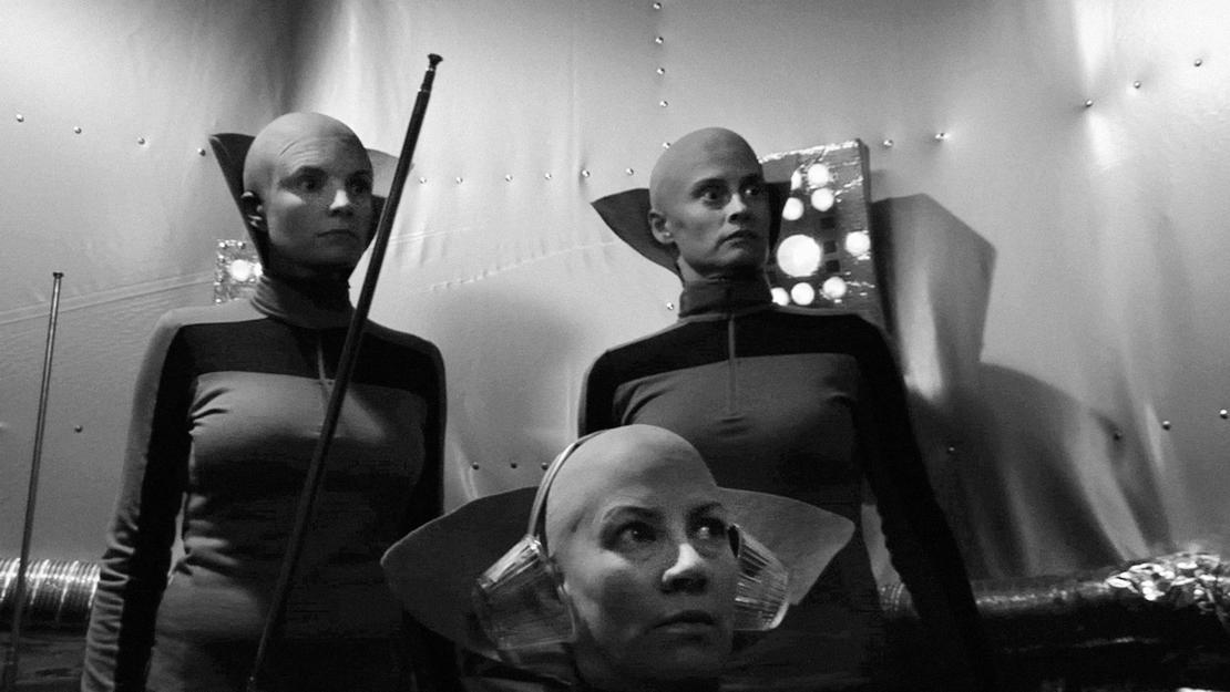 MGeeSpot's tweet image. Codependent Lesbian Space Alien Seeks Same (2011)
(An oddly specific title)
Alien lesbians heard that Earth Girls Are Easy.
LGBTCute.
#PrideVibes #movies #Aliens #cheesecake